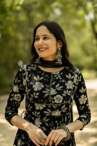 Nouveau concepteur imprimé Anarkali robe bonne qualité tissu beurre soie tenue lourde beurre soie avec impression numérique (entièrement cousu) - Product Image 3