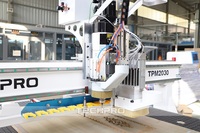 Machine de découpe du bois 1325, routeur CNC à double broche avec système de contrôle Syntec et PLC pour la gravure de meubles