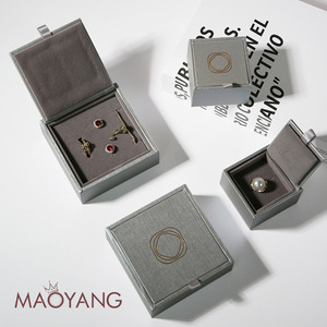 Scatola Regalo per Gioielli in Velluto Quadrata Moderna con Logo Personalizzato Maoyang per Anelli, Orecchini, Ciondoli e Collane - Product Image 1