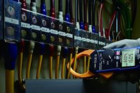 Pince ampèremétrique numérique sans fil Bluetooth Hioki CM4141-50 True RMS AC 2000A pour l'entretien industriel