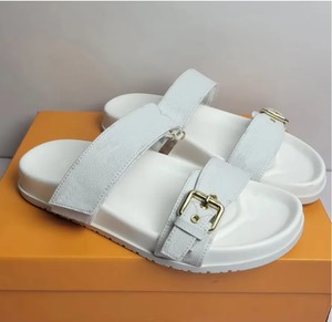 DrioshippingLuxury Designer Summer Flats Pantoufles ajustées en cuir véritable Sandales pour hommes femmes Stylish Beach Slides PatentLeather - Product Image 4