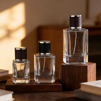 Flacon de parfum en verre de luxe rectangulaire avec bouchon magnétique, estampé or, 30/50/100 ml, avec pompe pulvérisatrice, rechargeable, diffuseur à bâtonnets, faible MOQ, avec boîte