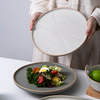 Nouvelles assiettes à dîner de style vintage à pieds hauts, en terre cuite de forme géométrique, compatibles lave-vaisselle, assiettes à steak en céramique de style occidental