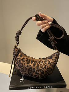 Sac à bandoulière vintage pour femme à imprimé léopard, nouveau sac à corne tendance à porter à l'épaule - Product Image 3