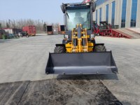 Chargeuse sur pneus compacte Wolf WL812 avec certification CE
