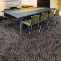 Dalles de moquette modulaires modernes 50x50cm pour salon, bureau, hôtel, avec support en PVC rayé, isolation thermique, moquette de sol