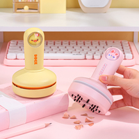 Aspirateur IP rechargeable Type-C au design capsule spatiale, avec poignée intégrée en forme d'oreilles de lapin et accessoires interchangeables