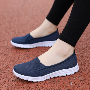 Zapatos deportivos de verano 2025 para mujer, talla grande 35-42, zapatos de tacón de malla transpirable, cierre deslizante, Color sólido para madres mayores que caminan - Product Image 3