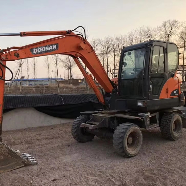 Used Secondhand Original DOOSAN DX60w Construction KOREA Brand WHEEL Excavator 6 Ton High Quality and Low Price for Hot Sale