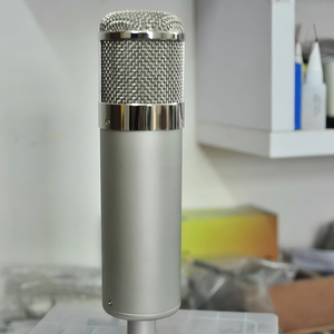 Microfono a Condensatore Professionale Shell U2247 con Corpo in Alluminio per Registrazione, Trasmissione dal Vivo e <span class=keywords><strong>Karaoke</strong></span> con SNR di 100dB - Product Image 4