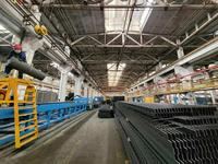 Marches d'escalier en acier galvanisé, grilles antidérapantes dentelées avec bordure pour escaliers industriels extérieurs, marches et passerelles