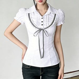 Chemisier plissé à col roulé et nœud contrastant pour femme, style preppy estival, manches courtes, couleur unie, décontracté - Product Image 2