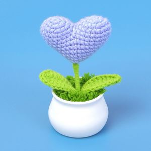 Maceta de Flores Artificiales Hechas a Mano con Corazón de Ganchillo para Halloween, Graduación, Día del Padre y Otras Ocasiones - Product Image 6