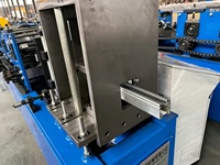 Machine de formage de volets roulants à profil en U avec rail de guidage, ligne de production de volets roulants en acier à commande PLC pour la fabrication de portes de sécurité