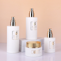 Bouteille en verre cosmétique blanche de style élégant de 40ml avec pompe à fond épais pour lotion crème soin de la peau essence et huiles essentielles
