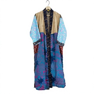 Kimono Robe Sari en Soie 100% Fait Main en Inde pour Femme, Style Bohème, Idéal pour la Plage, la Détente ou comme Cadeau, Parfait pour l'Été, l'Automne et le Printemps - Product Image 1