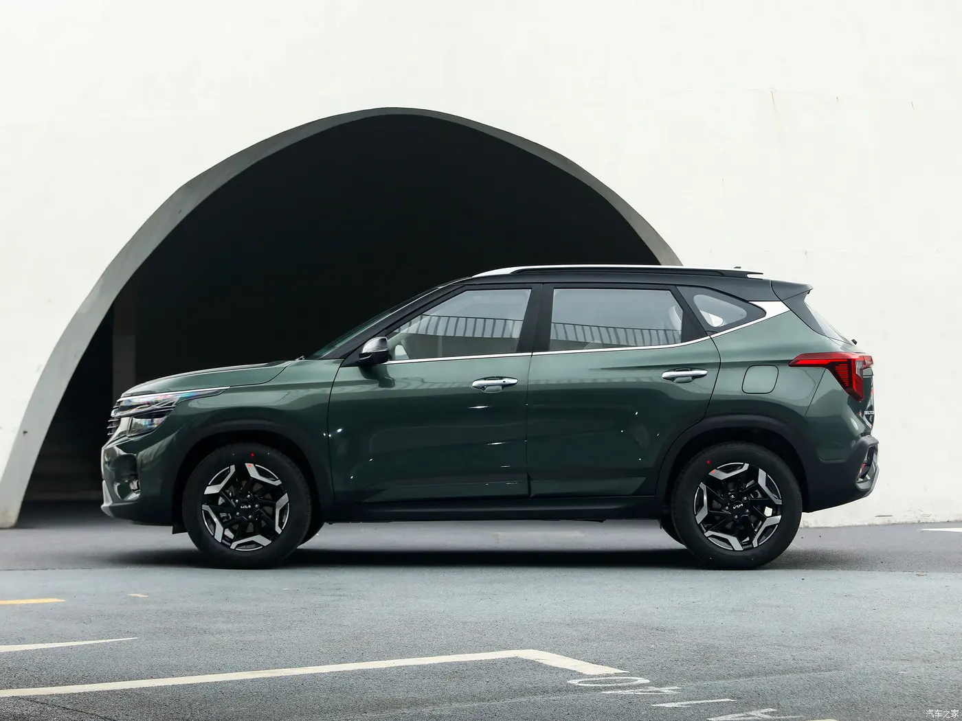 2023 baru Green Kia Setus 1,5l CVT edisi mewah 5-Door 5-Seat kompak SUV merek Cina mobil bensin untuk dijual