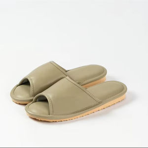 Pantoufles douces antidérapantes en gros pour femmes, pantoufles d'intérieur personnalisées vertes - Product Image 1