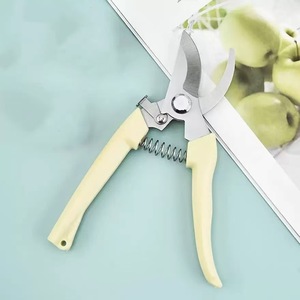 Sécatrices en acier inoxydable pour le jardinage domestique avec action à ressort et poignées ergonomiques pour la taille des fruits et des fleurs - Product Image 1