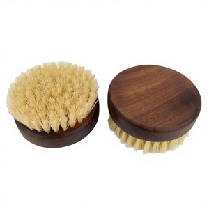 Brosse à barbe Maclura 100% naturelle en bois de noyer pour hommes, avec poils de sanglier, style rond, pour le soin du visage et de la barbe - Product Image 4