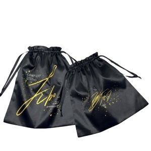 Sac de rangement en tissu de soie noire, sac cadeau à cordon, sacs en satin pour vêtements - Product Image 1