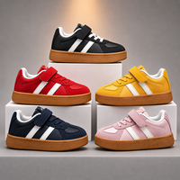 Chaussures de skate pour enfants personnalisées OEM ODM avec empeigne en daim, doublure en mesh, semelle intermédiaire en PU, semelle extérieure en TPR, toutes saisons
