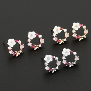Pendientes de Perlas con Forma Geométrica Circular Simple, Pendientes de Cristal con Baño de Oro y Diseño Floral - Product Image 1