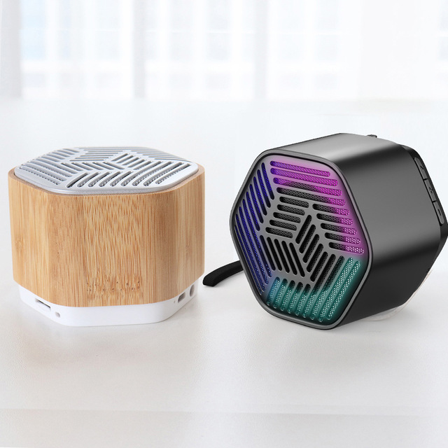 Hot Selling HF-10 Portable Bamboo Wireless Speakers Wireless FM Radio Mini Super Bass Loud Speaker with LED Light