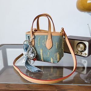 Fashionable Lady's Bucket Bag with Classic Style. Made of High-quality PU Material. Luxurious Designer <b>Handbag</b>. - Product Image 3