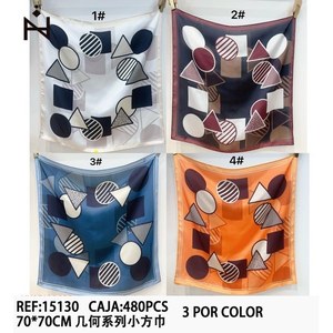 Sciarpa Quadrata Piccola Serie Geometrica 70x70cm Accessorio Moda Donna - Product Image 3