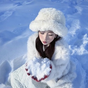 Gorro de Pescador de Felpa para Mujer, Color Blanco Hueso, con Orejeras Gruesas, Cálido, Cortavientos, para Invierno, Esquí y Actividades al Aire Libre - Product Image 2