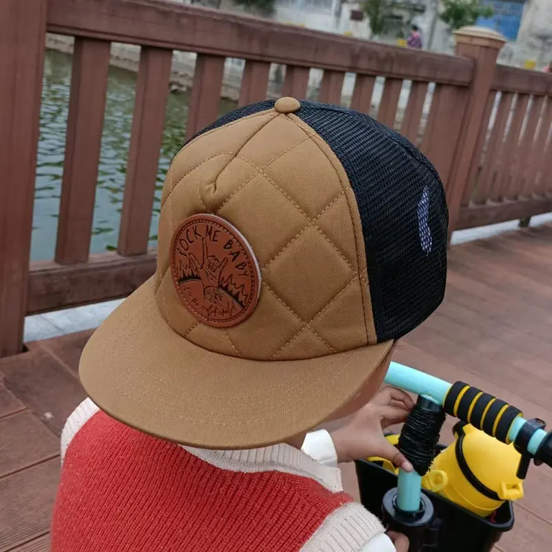 Nouvelle casquette de camionneur en mousse à carreaux en coton brun, avec Patch en cuir et en plastique, 2023