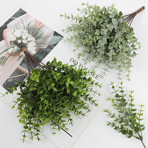 Feuilles d'eucalyptus artificielles Guanyi en plastique vert, pour décoration de mariage, maison et extérieur, branche unique moulée par injection - Product Image 3