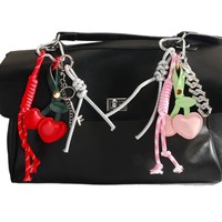 Breloque de sac style Miu rétro en matériaux mixtes, motif cerise, porte-clés coréen mignon en forme de fruit, pendentif de luxe discret et de niche, faible MOQ