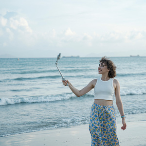 Palo de Selfie FeiyuTech VB4, Portátil, Material ABS, Modo Deportivo, Estabilizador para Smartphone, Seguimiento IA, <span class=keywords><strong>Gimbal</strong></span> de 3 Ejes para Teléfono - Product Image 5