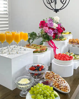 Vente en gros de coffrets en acrylique à 5 faces Buffet blanc Socle de fête de mariage Présentoir à aliments en acrylique Risers pour événements