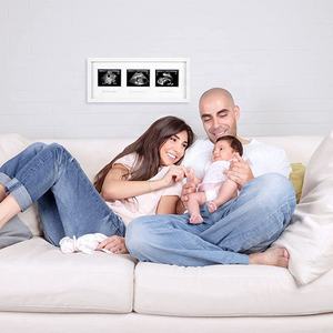 Cadre photo noir et blanc à ultrasons personnalisé pour bébé, idée cadeau de fête prénatale - Product Image 4