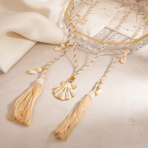 Collier en acier inoxydable de style européen avec pendentif fleur, chaîne à plusieurs couches pour femmes - Product Image 3