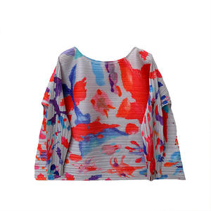 Verano Miyake 2025 nuevo estilo Casual fino plisado diseño camiseta elegante estampado suelto Stand Top para mujer forro de poliéster - Product Image 2