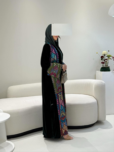 Abaya Musulmana di Lusso Personalizzata in <span class=keywords><strong>Velluto</strong></span> <span class=keywords><strong>Bordeaux</strong></span> per Donne 2025 Dubai, Ricamo Etnico Colorato con Hijab Abbinato, Abito Modesto - Product Image 2
