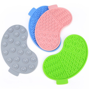 Alfombrilla de silicona para lamer para mascotas, comedero lento para gatos y perros, diseño de hueso, personalizable, venta al por mayor - Product Image 1