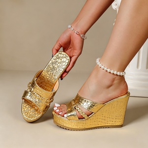 Sandales compensées à double bride tressée en similicuir croco à bout ouvert pour <span class=keywords><strong>femme</strong></span> - Product Image 3