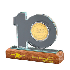 Trophée en cristal Pinming Nuohao avec médaille incrustée pour récompenses d'anniversaire et cadeaux d'affaires - Product Image 3