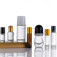Chine Vente en gros Forme unique 30ml 50ml Rouleau de parfum d'huile essentielle cosmétique portable sur bouteille en verre avec boule roulante en métal