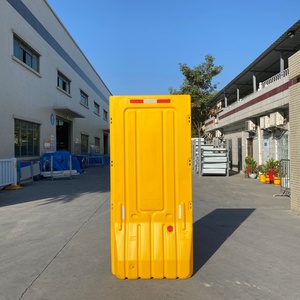 Barrière en plastique remplie d'eau jaune haute visibilité pour la sécurité routière et le contrôle des foules - Product Image 2