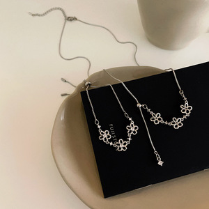 S925เงินสเตอร์ลิงสร้อยข้อมือดอกไม้กลวงสำหรับผู้หญิงการออกแบบทางเรขาคณิตที่เรียบง่ายเครื่องประดับทันสมัยทันสมัยสำหรับหวาน - Product Image 5