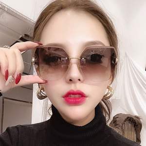 Gafas de Sol Poligonales Biseladas para Mujer, Montura Metálica, Lentes de PC con Protección UV400, Estilo Coreano Retro, Lentes con Lentejuelas Rosas de Moda - Product Image 3