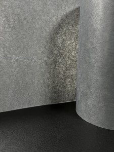 Materiali all'ingrosso: Tessuto non tessuto grigio scuro per tende, in PP/PET, per tapparelle e tende romane semi-oscuranti - Product Image 3