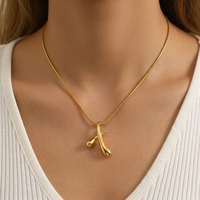 Collier pendentif croix goutte d'eau pour femme en acier inoxydable plaqué or 18 carats PVD, style luxe léger et tendance, idéal pour le quotidien, cadeau haut de gamme