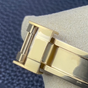 Montre mécanique classique de luxe en dropshipping, fabrication durable, bracelet en métal, fonction date rétro, détail cristal bleu tendance - Product Image 4
